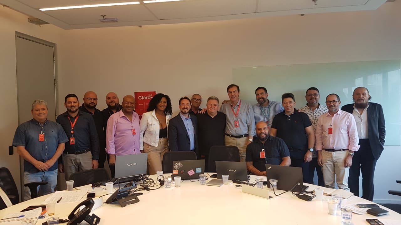 CLARO: Sinttel apresenta pauta de reivindicaÃ§Ãµes em Ãºltima reuniÃ£o do ano